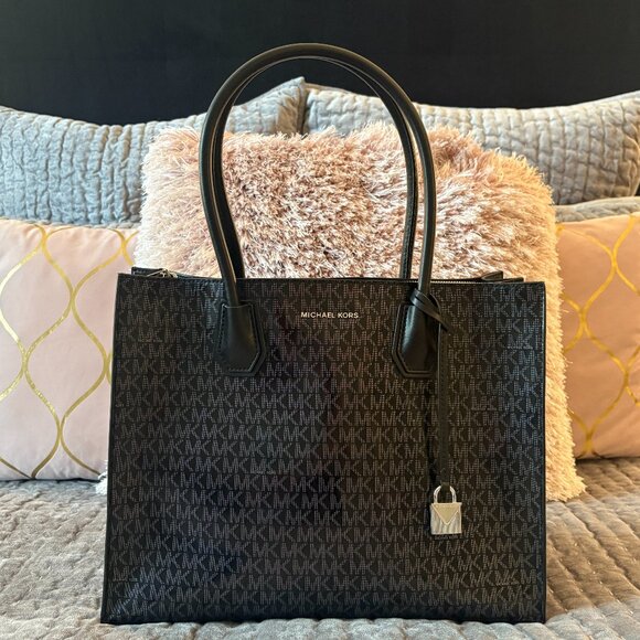 Michael Kors XL Mercer Tote Handbag Signature Coated Canvas Silver Hardware NWT - Picture 13 of 13